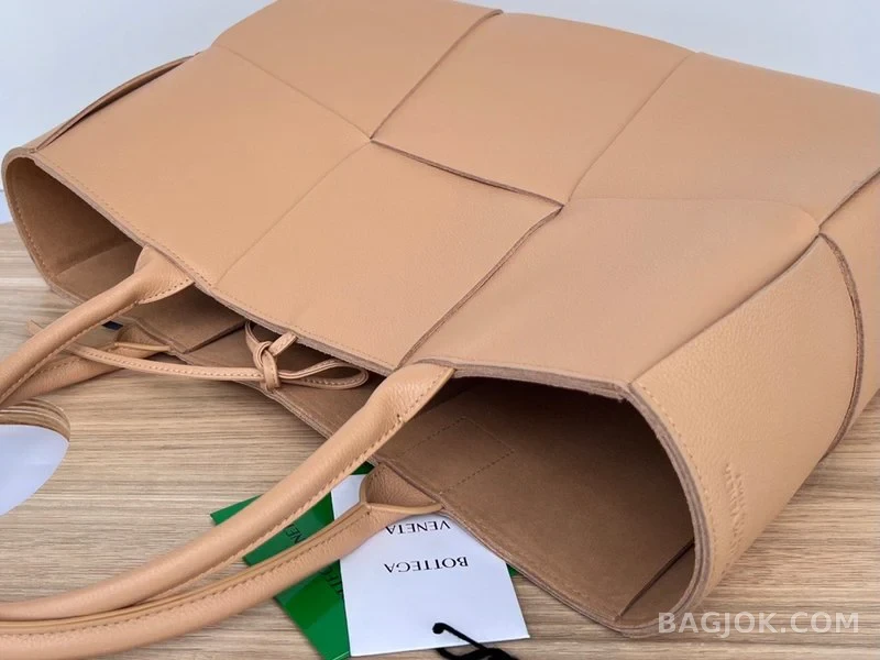 보테가베네타 Bottega Veneta 아르코 토트백 미디움 상세 이미지