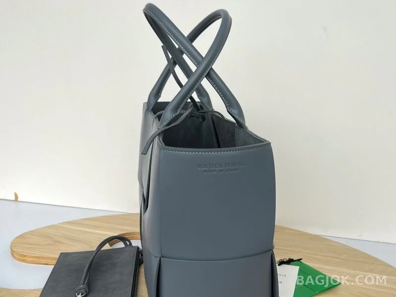 보테가베네타 Bottega Veneta 아르코 토트백 미디움 상세 이미지