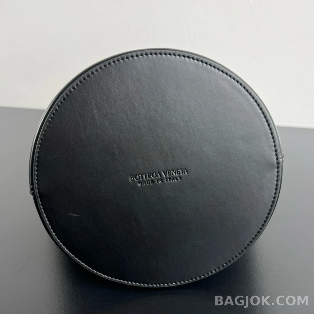 보테가베네타 Bottega Veneta 리베르타 버킷백 상세 이미지