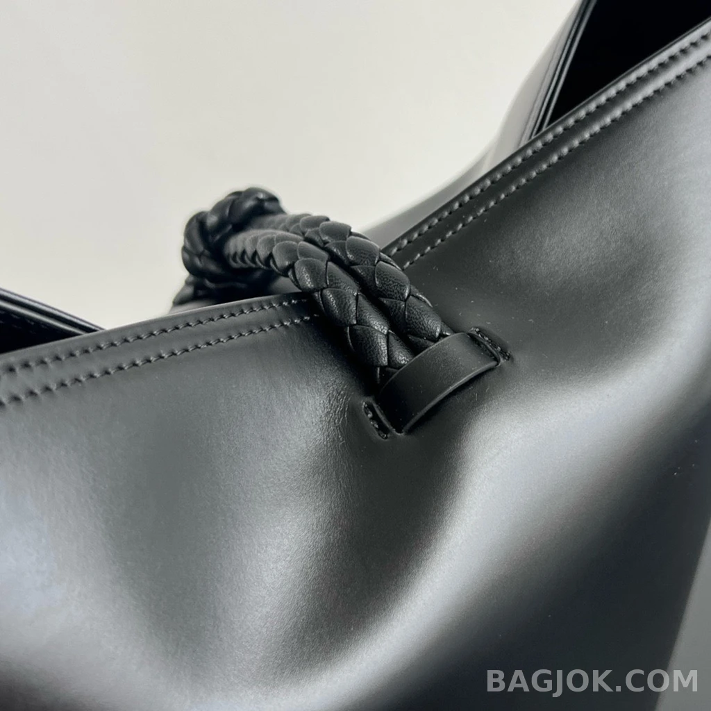 보테가베네타 Bottega Veneta 리베르타 버킷백 상세 이미지