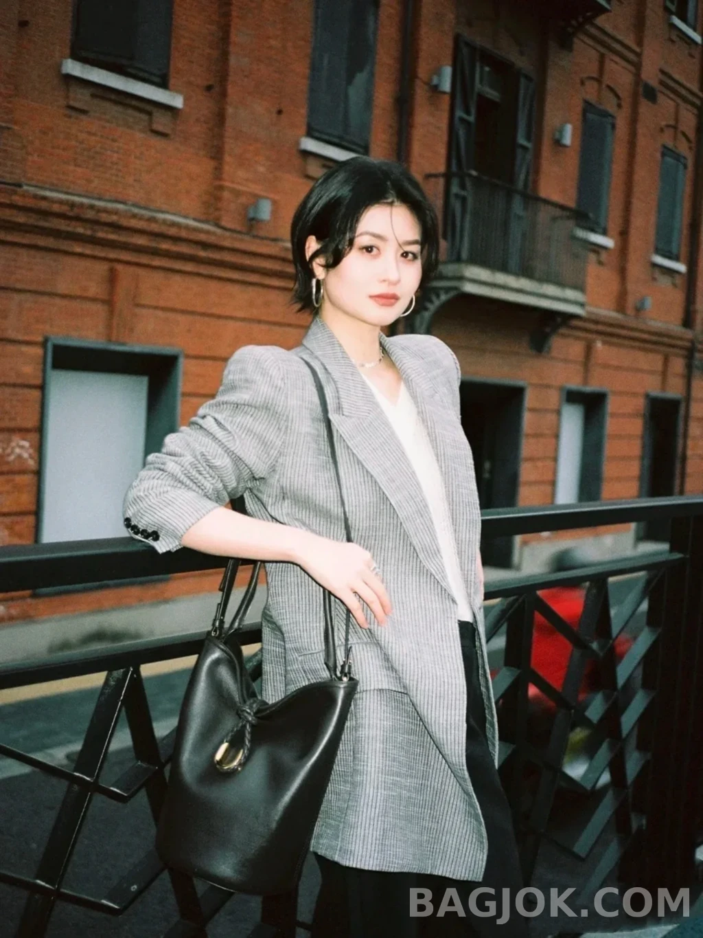 보테가베네타 Bottega Veneta 리베르타 버킷백 상세 이미지