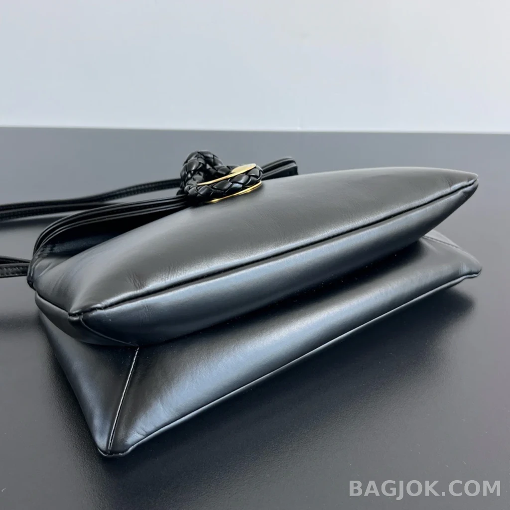 보테가베네타 Bottega Veneta 리베르타 숄더백 미디움 상세 이미지