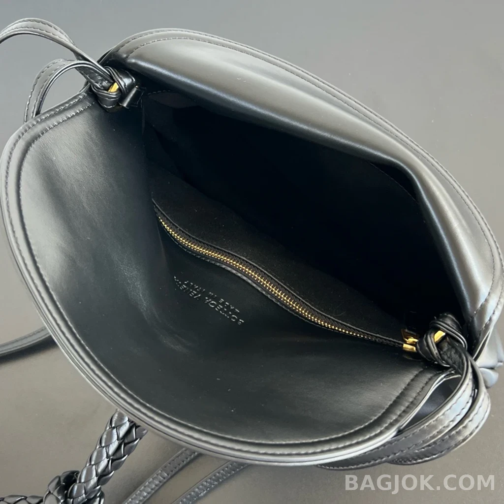 보테가베네타 Bottega Veneta 리베르타 숄더백 미디움 상세 이미지