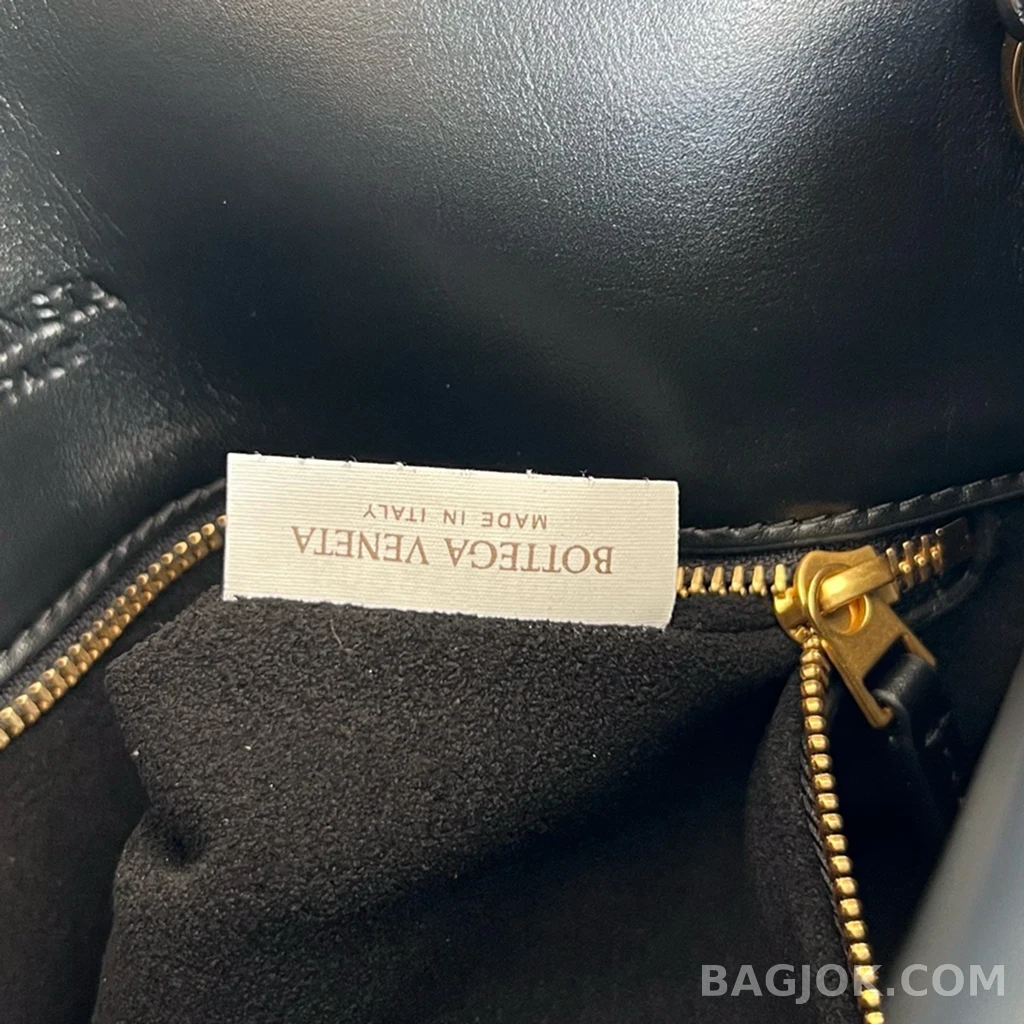 보테가베네타 Bottega Veneta 리베르타 숄더백 미디움 상세 이미지