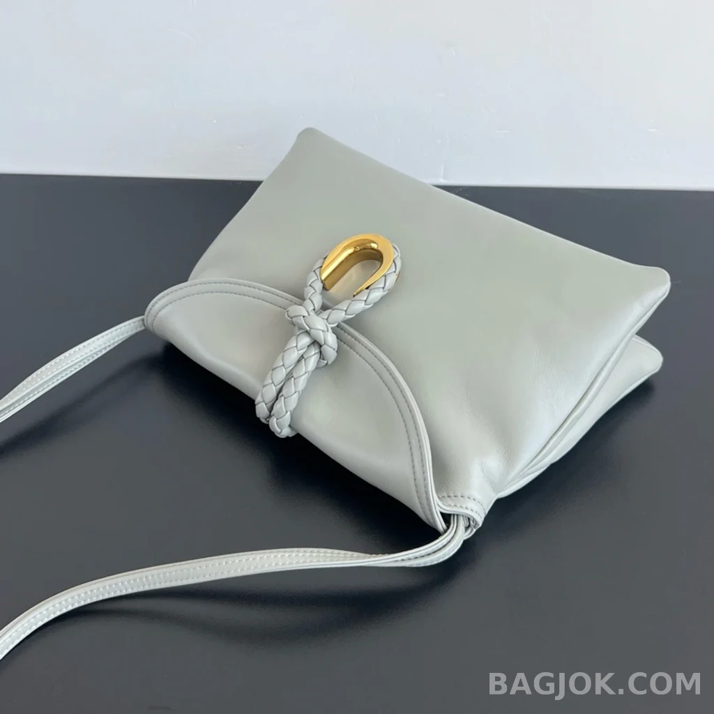 보테가베네타 Bottega Veneta 리베르타 숄더백 미디움 상세 이미지