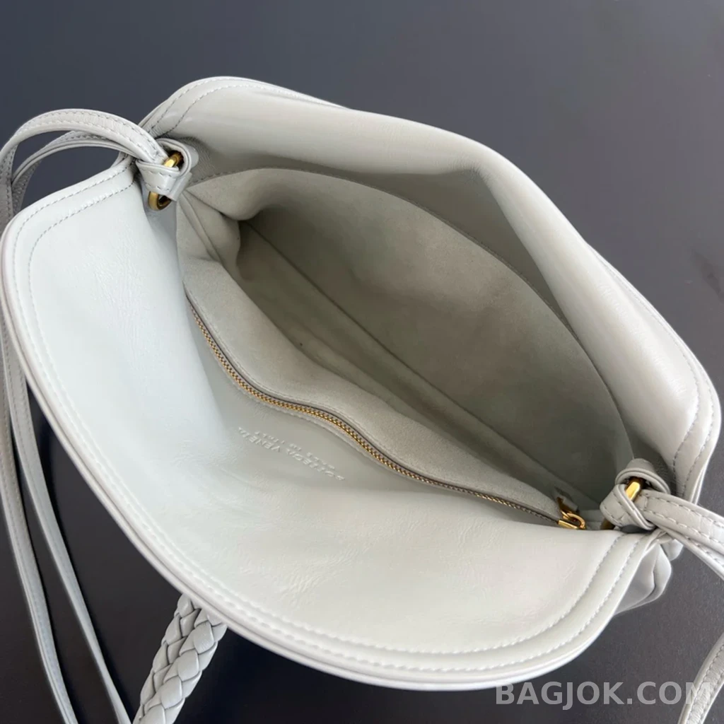 보테가베네타 Bottega Veneta 리베르타 숄더백 미디움 상세 이미지