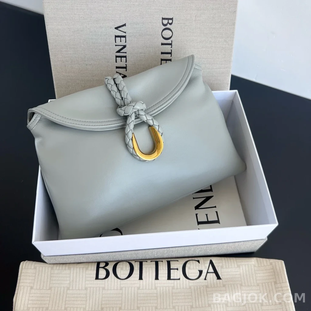 보테가베네타 Bottega Veneta 리베르타 숄더백 미디움 상세 이미지