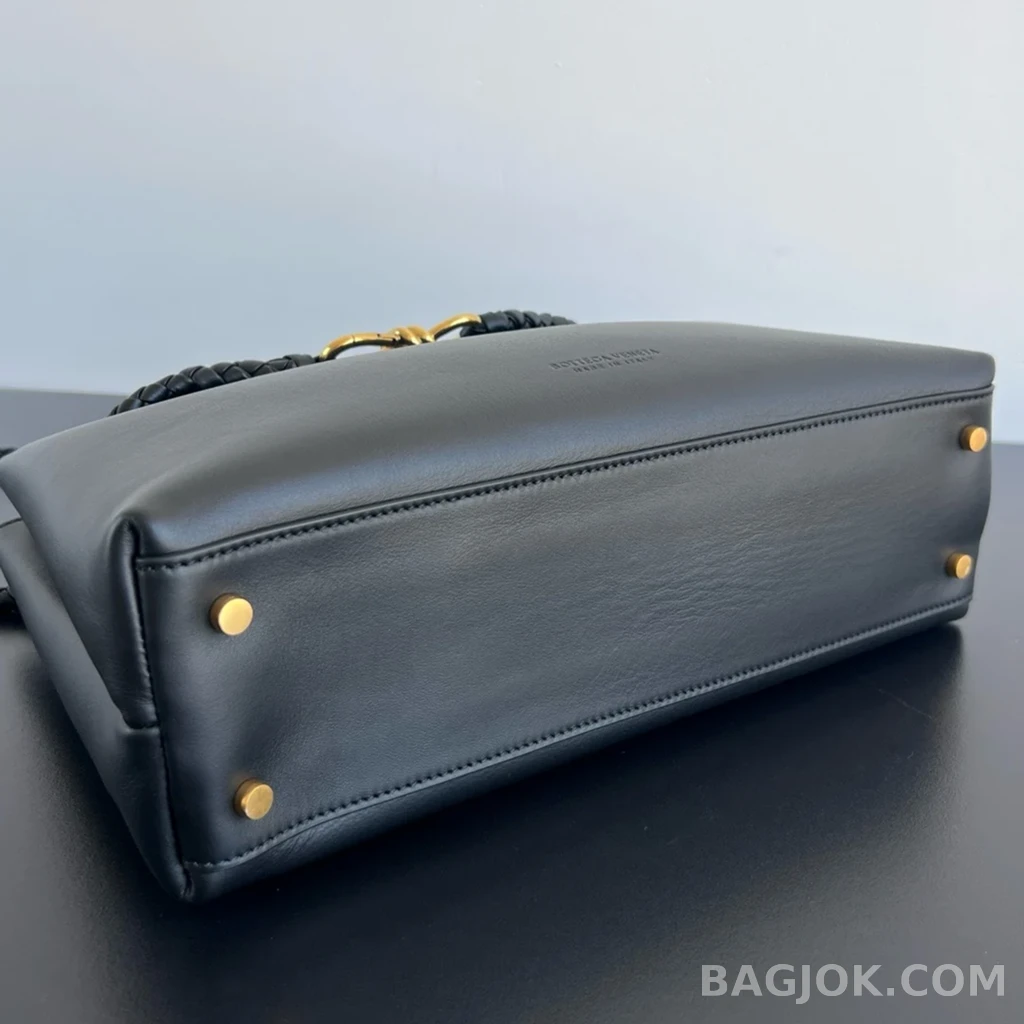보테가베네타 Bottega Veneta 스무스 레더 안디아모 미디움 상세 이미지