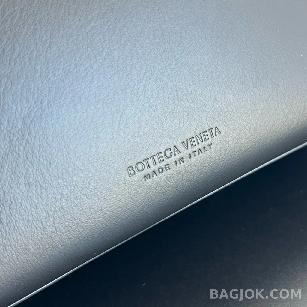 보테가베네타 Bottega Veneta 스무스 레더 안디아모 미디움 상세 이미지
