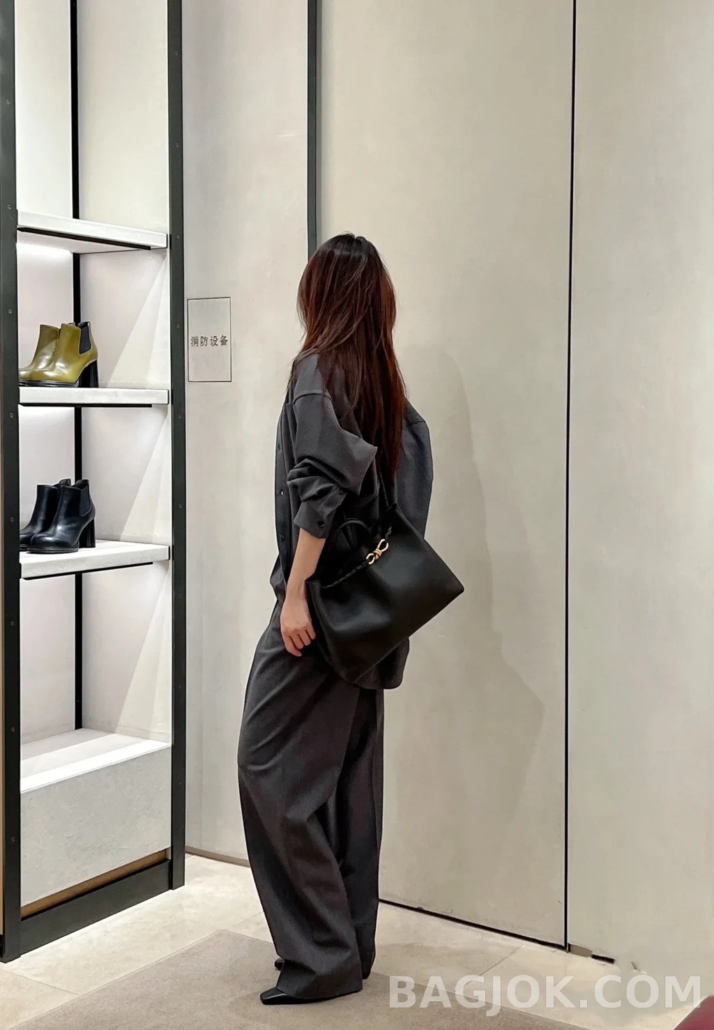 보테가베네타 Bottega Veneta 스무스 레더 안디아모 미디움 상세 이미지