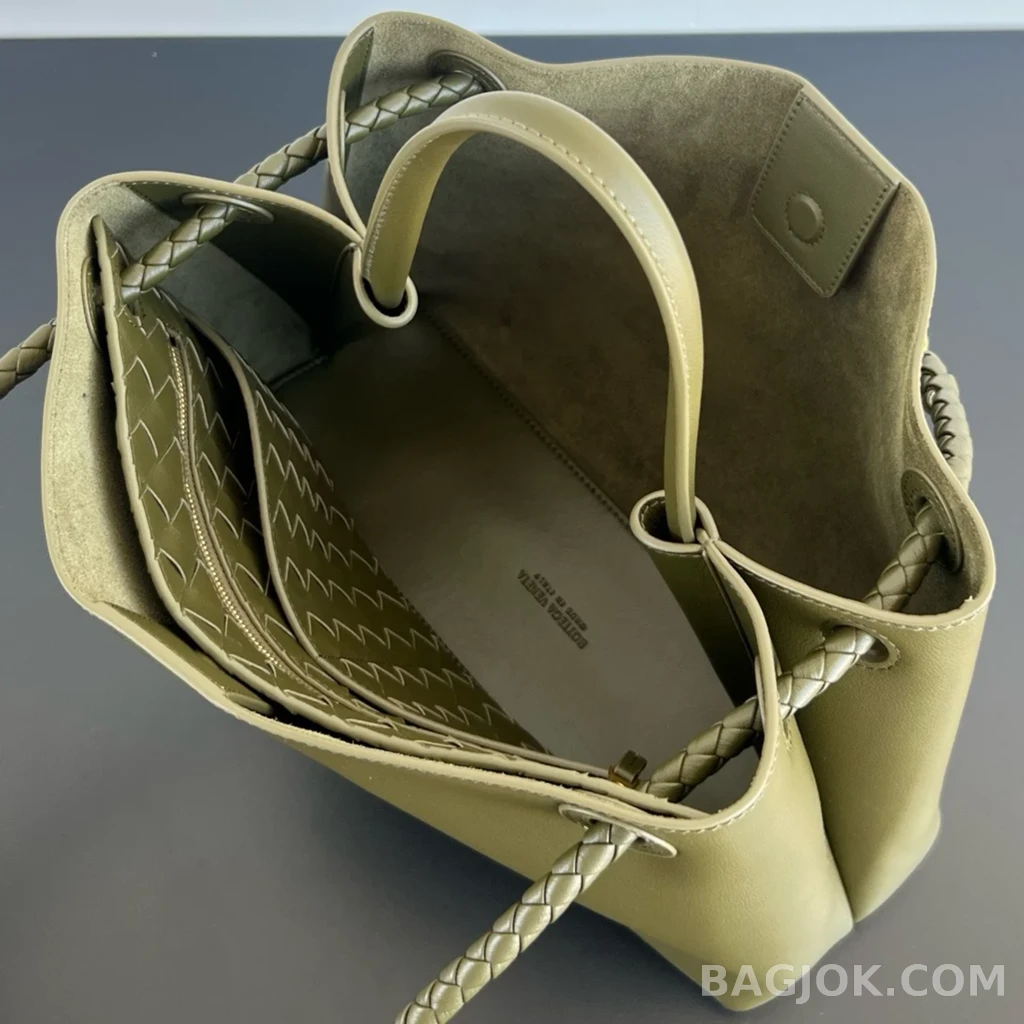 보테가베네타 Bottega Veneta 스무스 레더 안디아모 미디움 상세 이미지