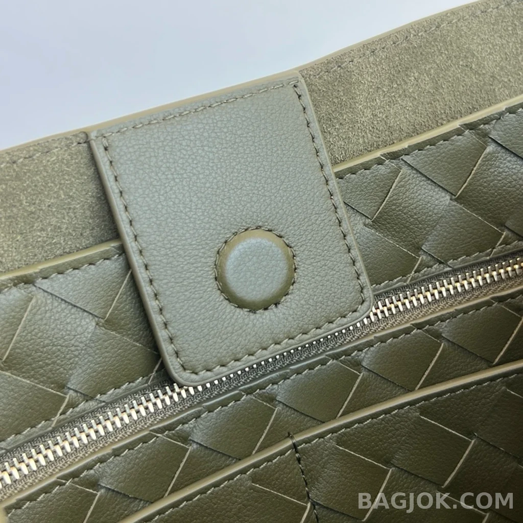 보테가베네타 Bottega Veneta 스무스 레더 안디아모 미디움 상세 이미지
