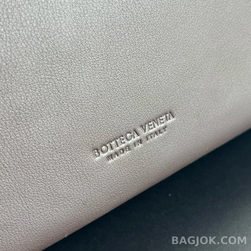 보테가베네타 Bottega Veneta 스무스 레더 안디아모 미디움 상세 이미지