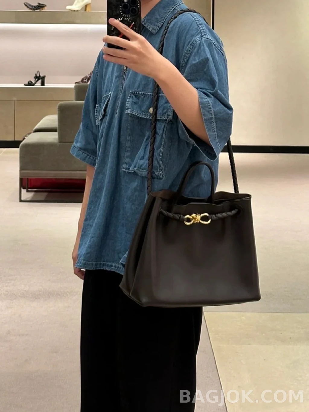 보테가베네타 Bottega Veneta 스무스 레더 안디아모 미디움 상세 이미지