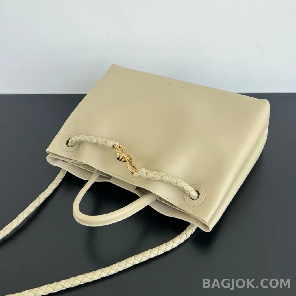 보테가베네타 Bottega Veneta 스무스 레더 안디아모 미디움 상세 이미지