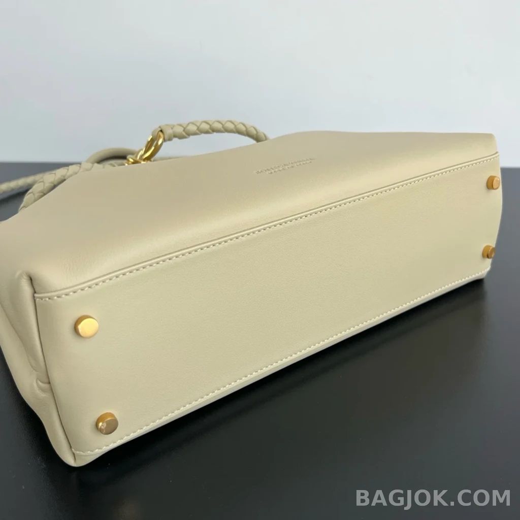 보테가베네타 Bottega Veneta 스무스 레더 안디아모 미디움 상세 이미지