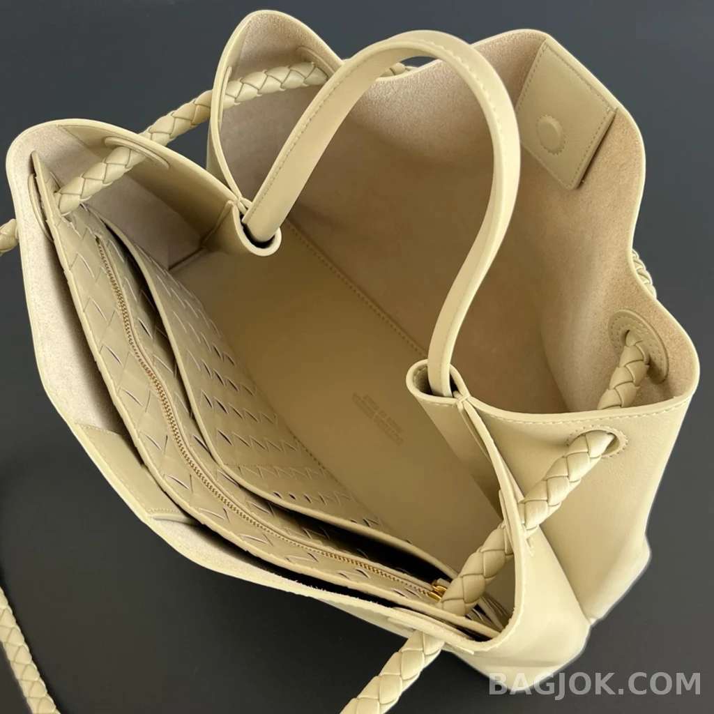 보테가베네타 Bottega Veneta 스무스 레더 안디아모 미디움 상세 이미지