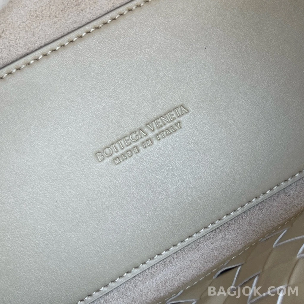 보테가베네타 Bottega Veneta 스무스 레더 안디아모 미디움 상세 이미지