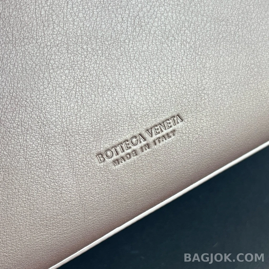 보테가베네타 Bottega Veneta 스무스 레더 안디아모 라지 상세 이미지