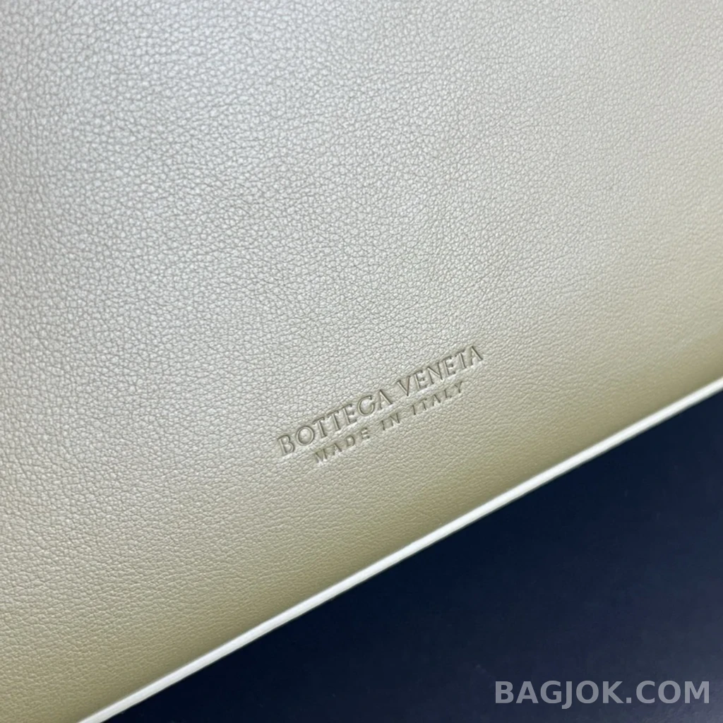 보테가베네타 Bottega Veneta 스무스 레더 안디아모 라지 상세 이미지