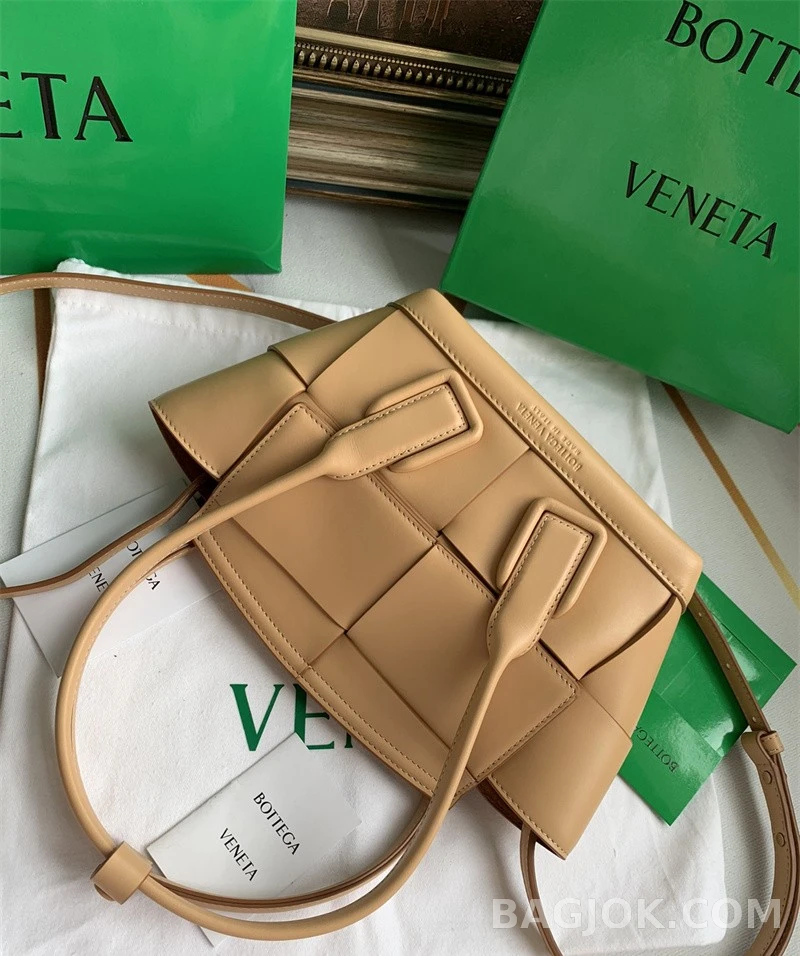 보테가베네타 Bottega Veneta 아르코백 29 상세 이미지