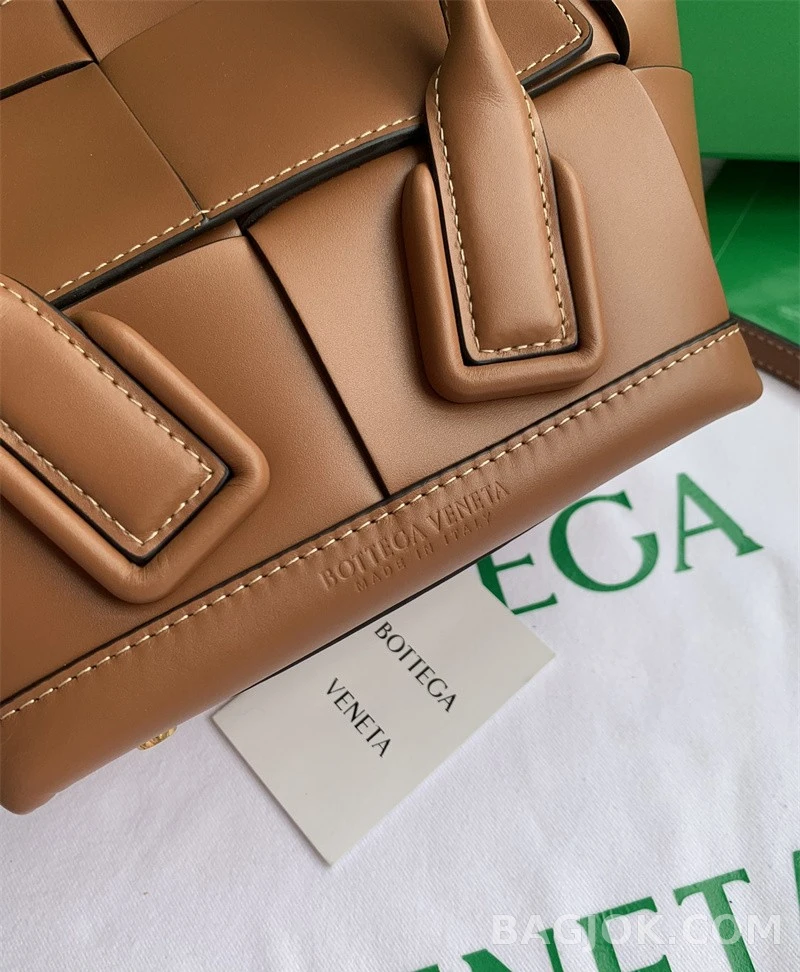 보테가베네타 Bottega Veneta 아르코백 29 상세 이미지