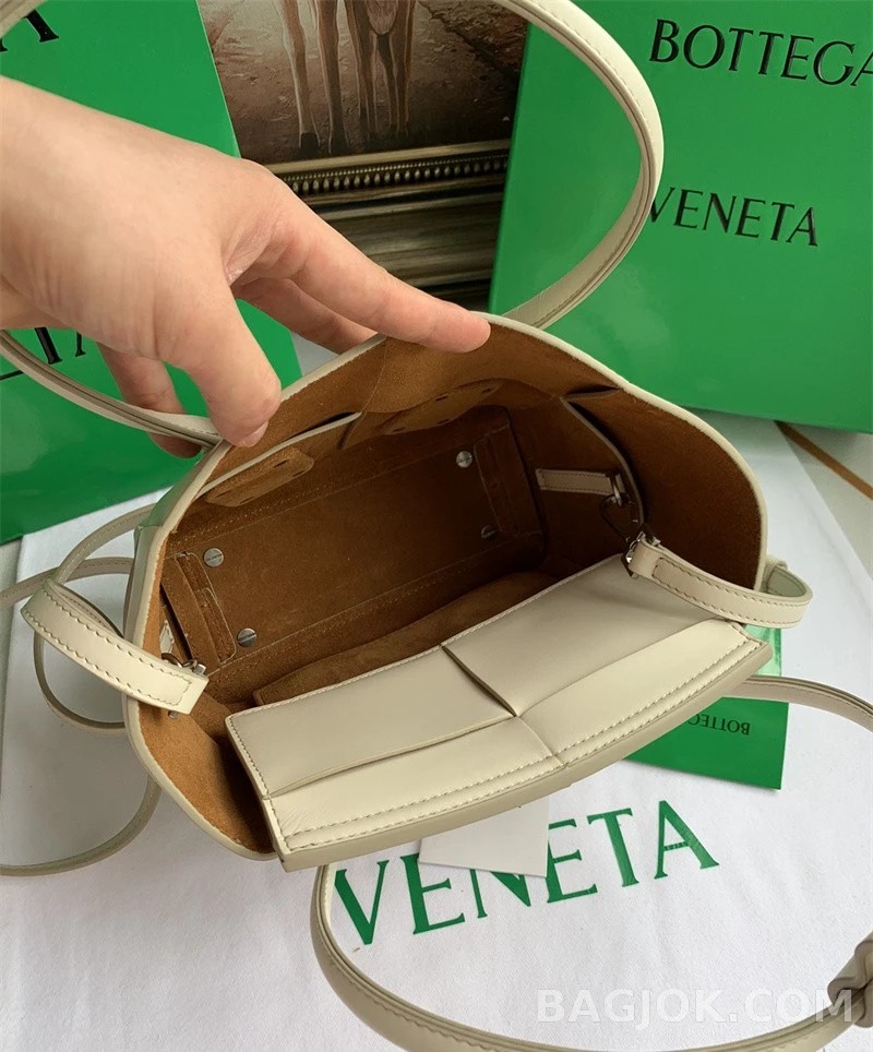 보테가베네타 Bottega Veneta 아르코백 29 상세 이미지