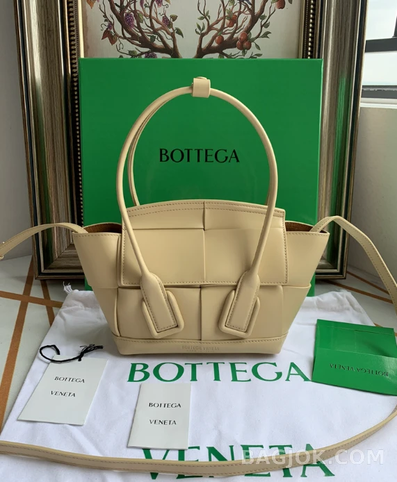 보테가베네타 Bottega Veneta 아르코백 29 상세 이미지