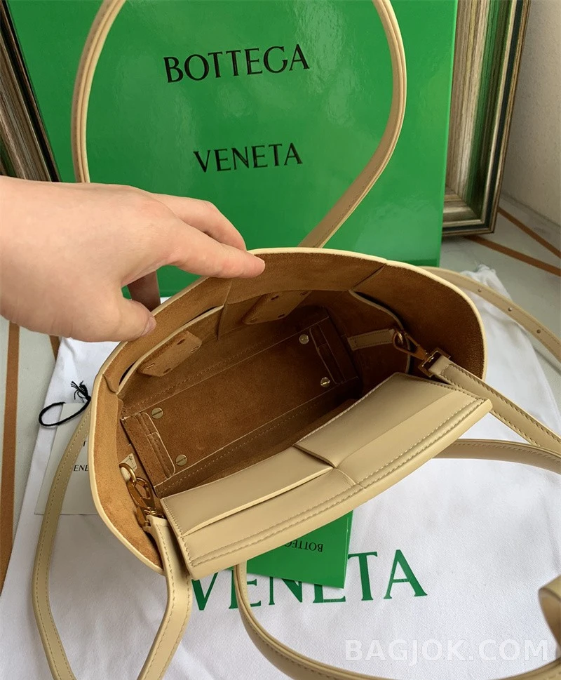 보테가베네타 Bottega Veneta 아르코백 29 상세 이미지