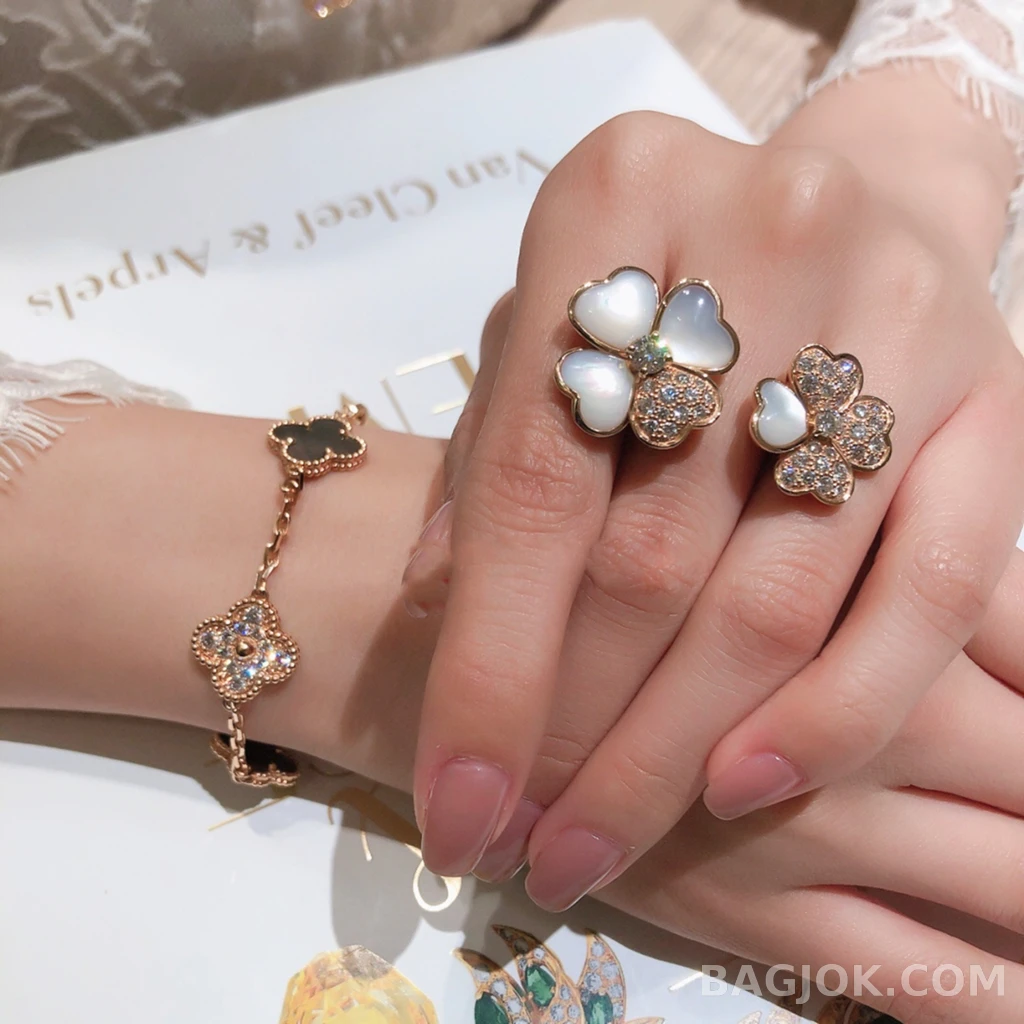 반클리프 아펠 Van Cleef & Arpels Cosmos 반지 상세 이미지