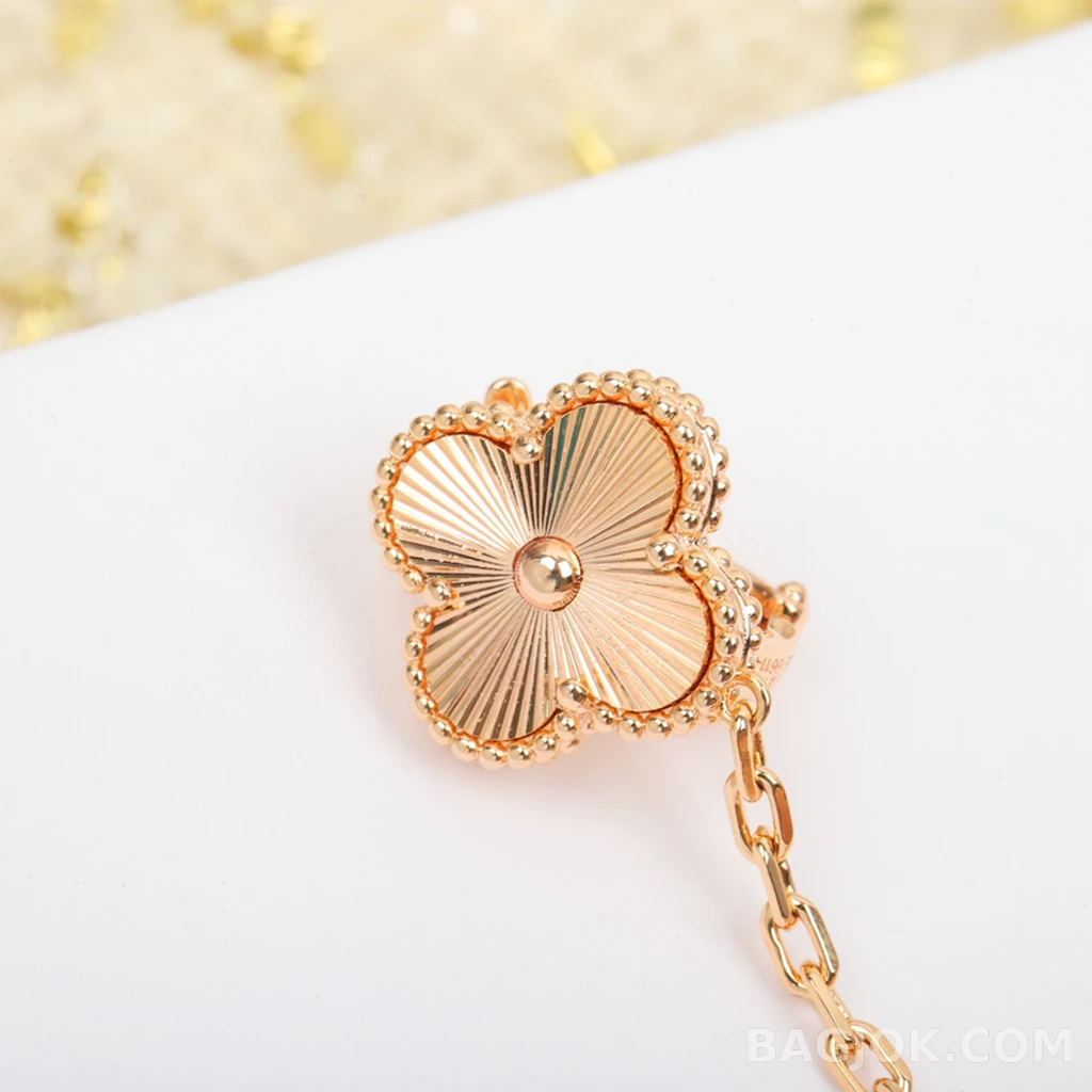 반클리프 아펠 Van Cleef & Arpels 레드 카넬리안 귀걸이 상세 이미지