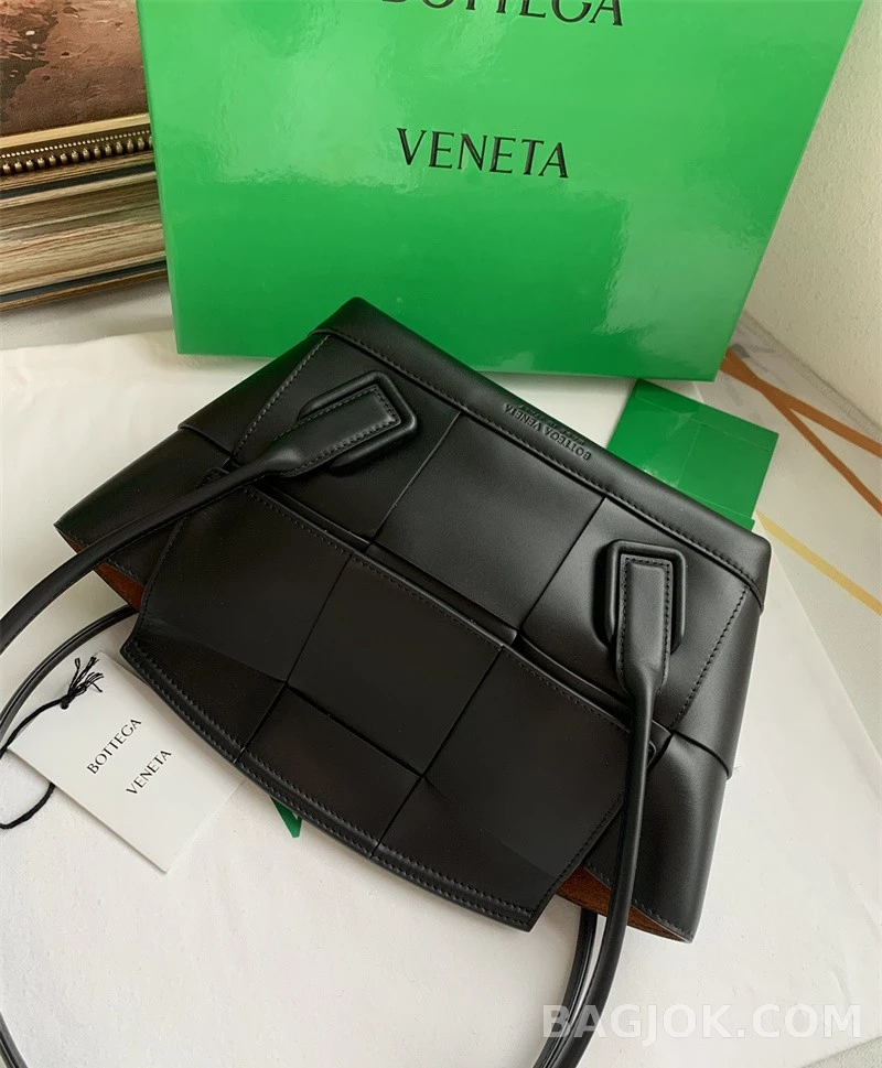 보테가베네타 Bottega Veneta 아르코백 33 ver.1 상세 이미지