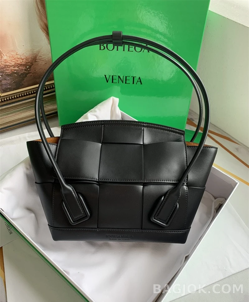 보테가베네타 Bottega Veneta 아르코백 33 ver.1 상세 이미지