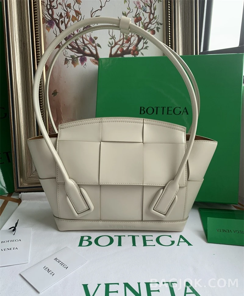 보테가베네타 Bottega Veneta 아르코백 33 ver.1 상세 이미지