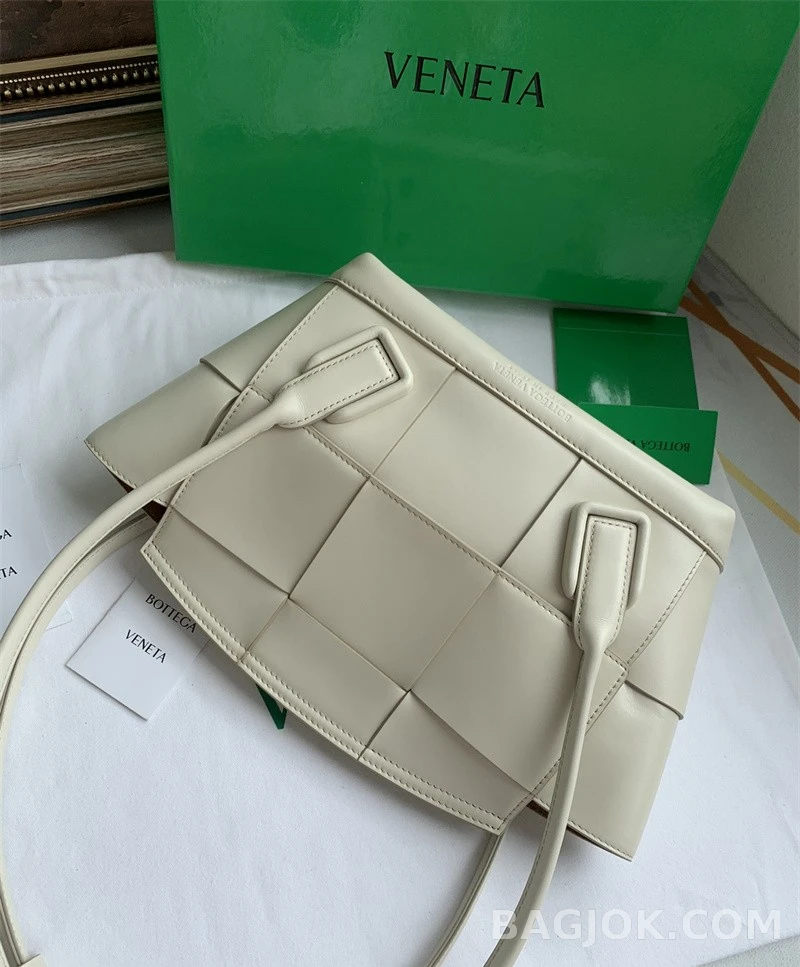 보테가베네타 Bottega Veneta 아르코백 33 ver.1 상세 이미지