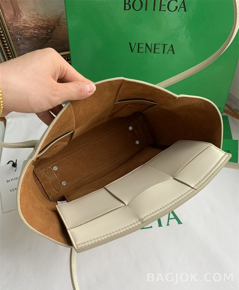보테가베네타 Bottega Veneta 아르코백 33 ver.1 상세 이미지