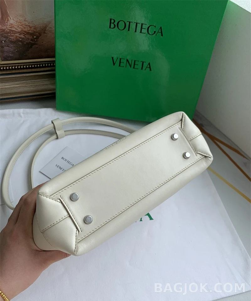 보테가베네타 Bottega Veneta 아르코백 33 ver.1 상세 이미지