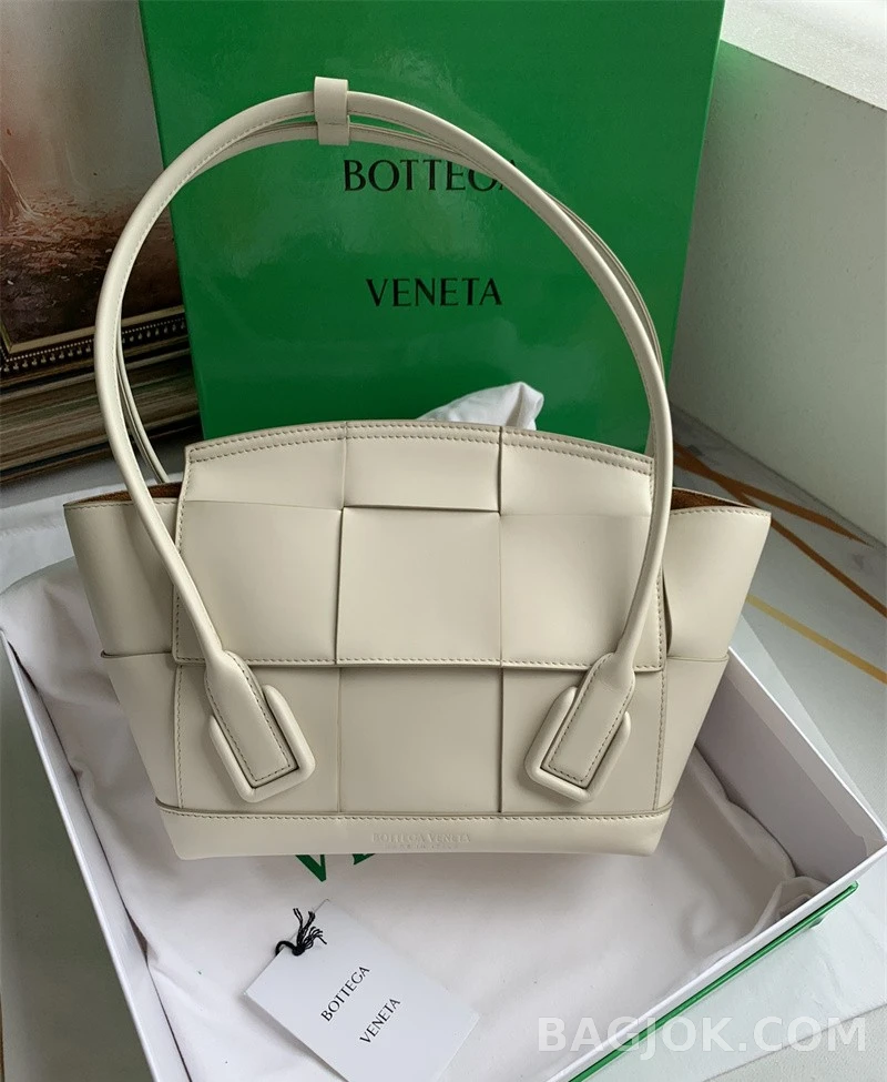 보테가베네타 Bottega Veneta 아르코백 33 ver.1 상세 이미지