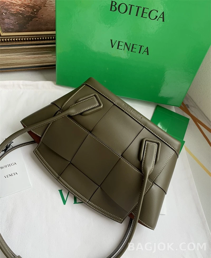 보테가베네타 Bottega Veneta 아르코백 33 ver.1 상세 이미지