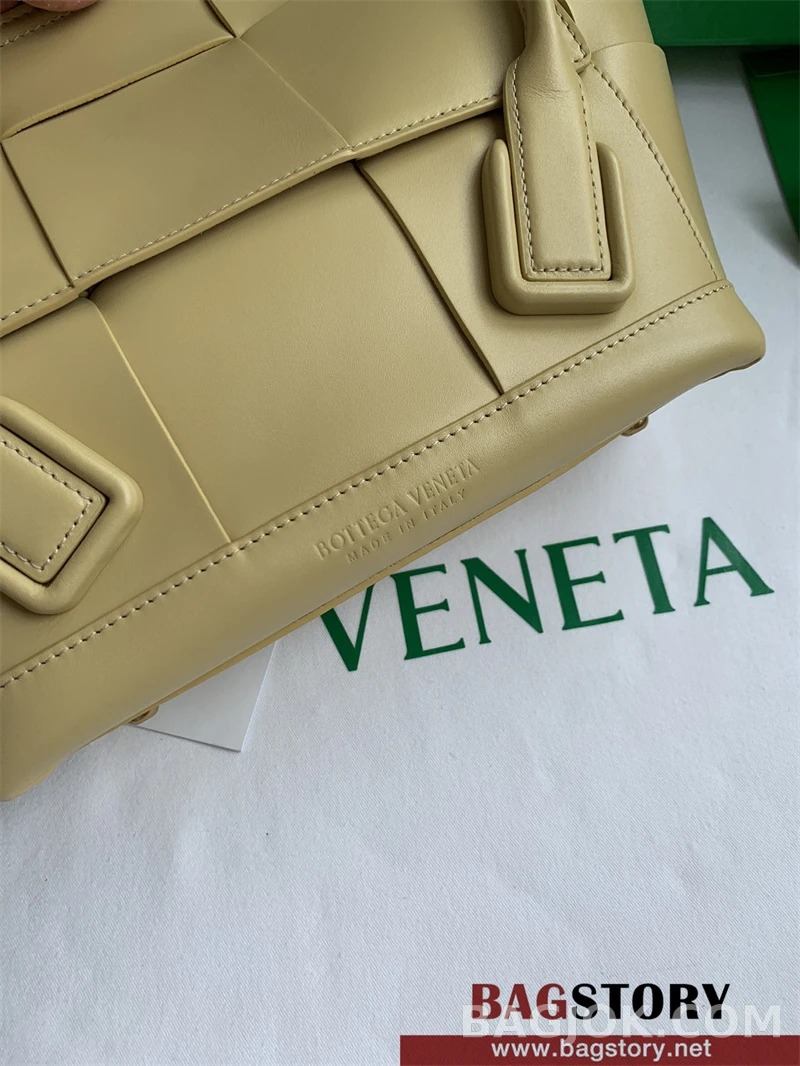 보테가베네타 Bottega Veneta 아르코백 33 ver.1 상세 이미지