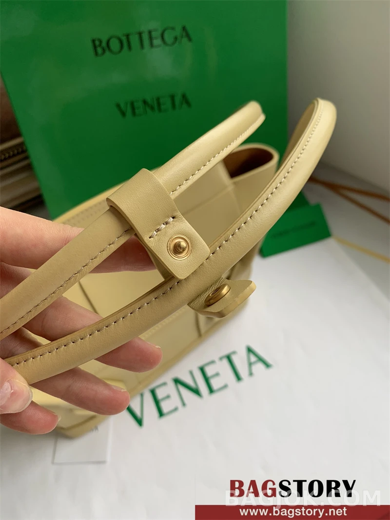 보테가베네타 Bottega Veneta 아르코백 33 ver.1 상세 이미지