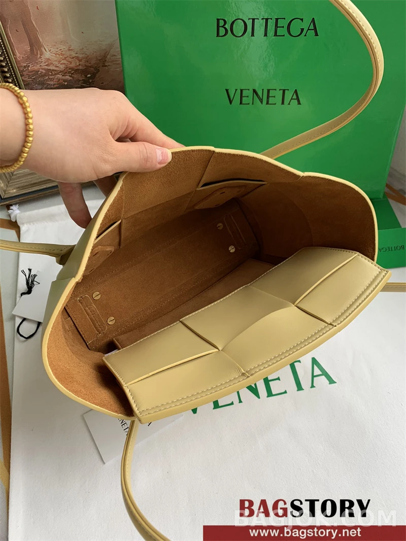 보테가베네타 Bottega Veneta 아르코백 33 ver.1 상세 이미지