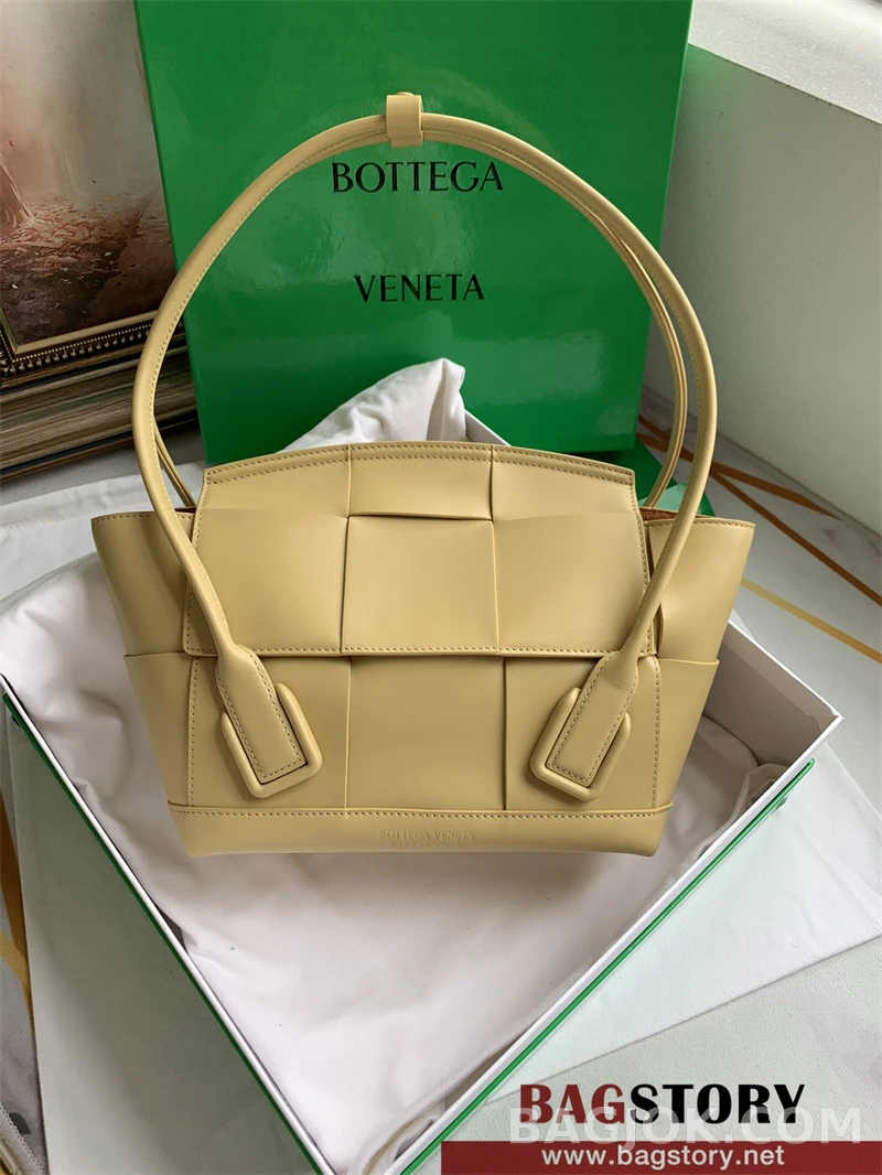 보테가베네타 Bottega Veneta 아르코백 33 ver.1 상세 이미지
