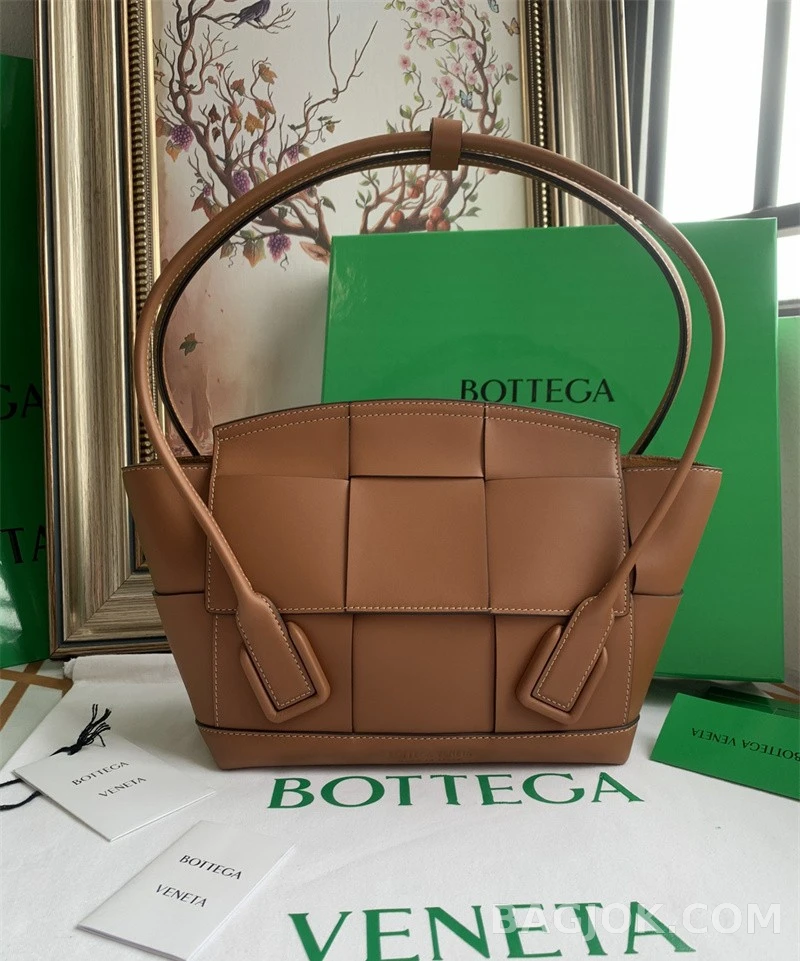 보테가베네타 Bottega Veneta 아르코백 33 ver.1 상세 이미지