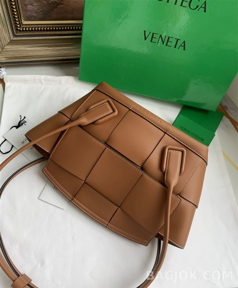 보테가베네타 Bottega Veneta 아르코백 33 ver.1 상세 이미지