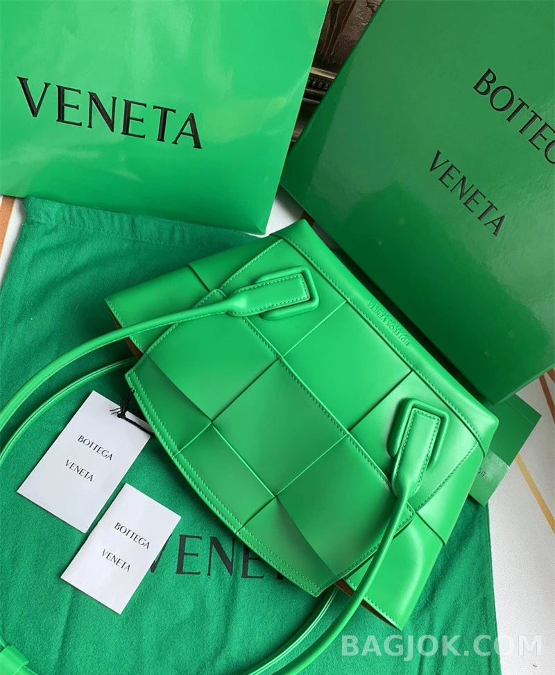 보테가베네타 Bottega Veneta 아르코백 33 ver.2 상세 이미지