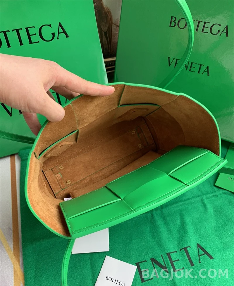 보테가베네타 Bottega Veneta 아르코백 33 ver.2 상세 이미지