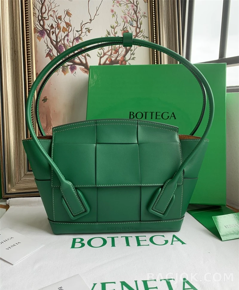 보테가베네타 Bottega Veneta 아르코백 33 ver.2 상세 이미지