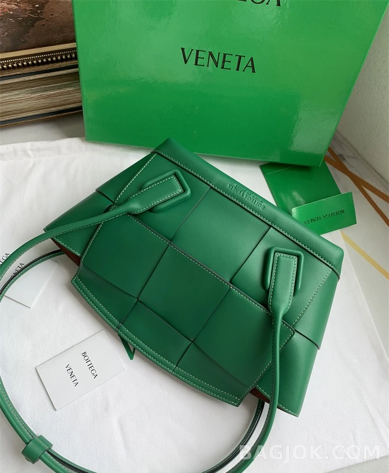 보테가베네타 Bottega Veneta 아르코백 33 ver.2 상세 이미지