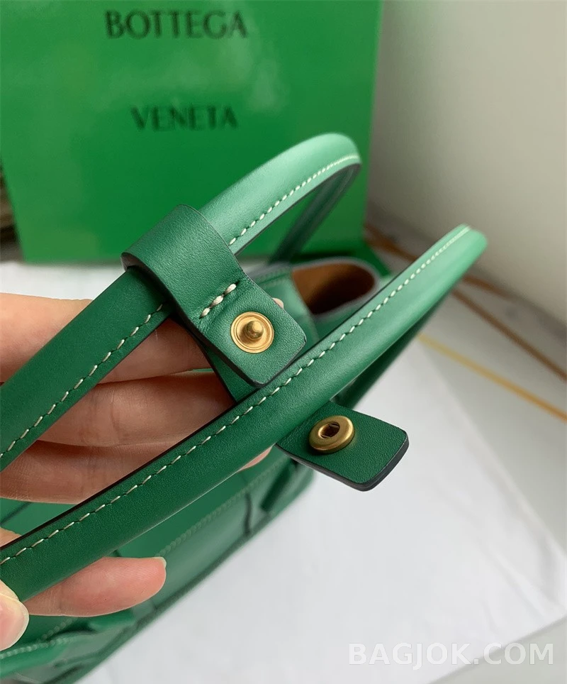 보테가베네타 Bottega Veneta 아르코백 33 ver.2 상세 이미지